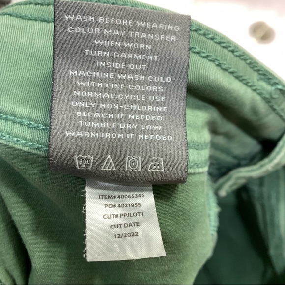 Torrid green Aviator cargo utility capri pants, size 12, slim fit - Picture 6 of 9